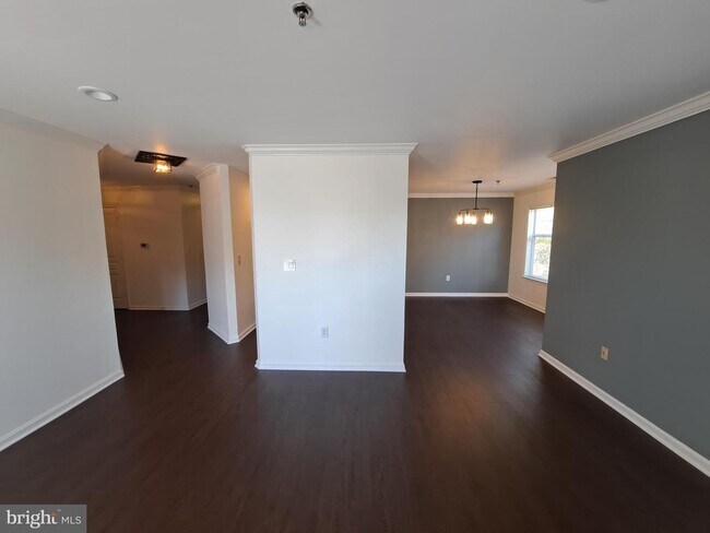 Building Photo - 5575 Seminary Rd
