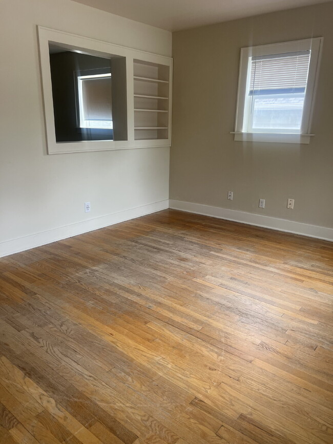 Building Photo - Cute 1 bedroom, 1 bath house close to downtown