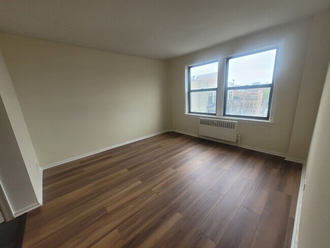 Foto del edificio - 4730 N Winthrop Ave