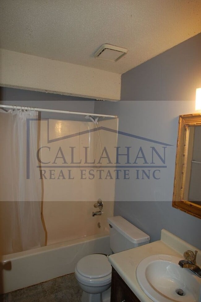 Building Photo - Sherwood Townhouse