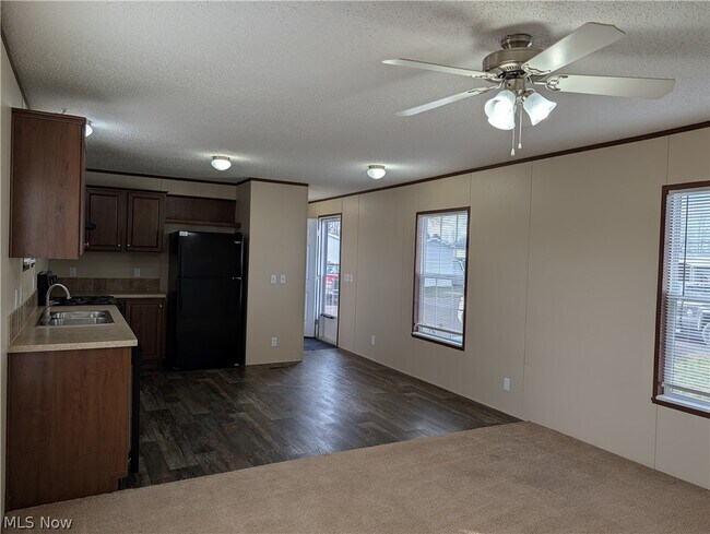 Foto del edificio - 230 Cedar Brook Dr