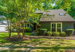 Building Photo - 145 Sandhurst Pl