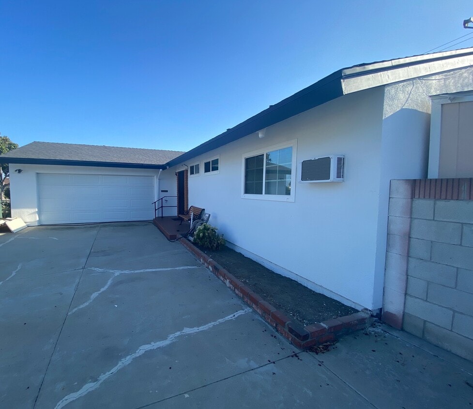 Primary Photo - 12614 Renville St
