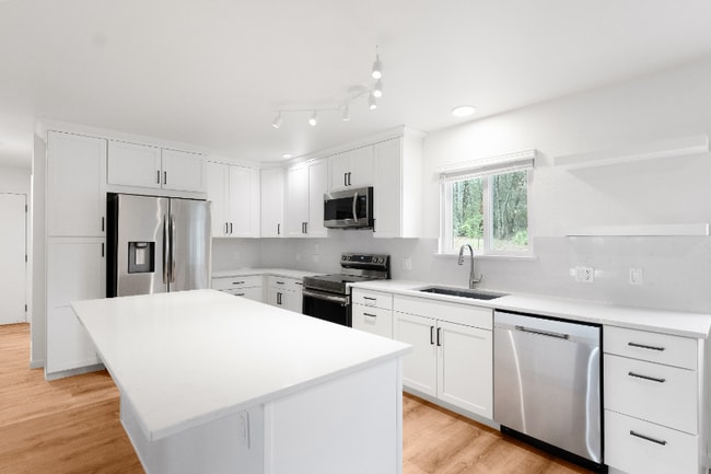 Building Photo - 850 Friesen Dr