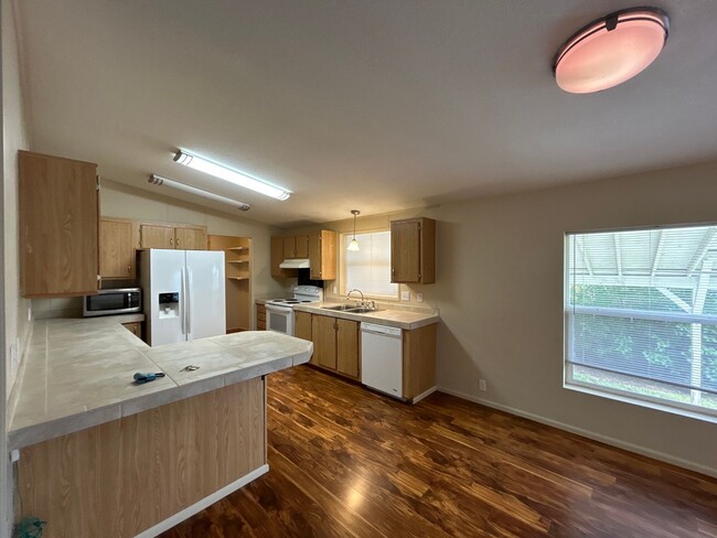 Building Photo - 4 Bedroom / 2 Bath Manufactured Home in SW...