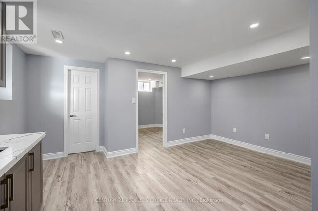 Building Photo - 32 Frenchpark Cir