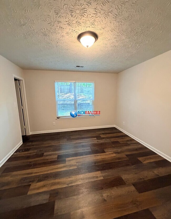 Foto del edificio - Newly renovated house in MILL CREEK cluster in Dacula