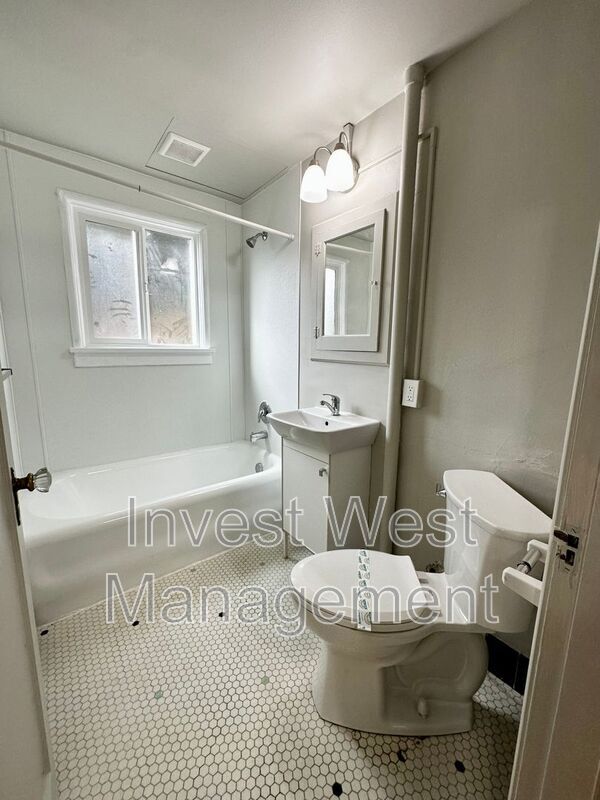 Foto del edificio - 615 NE 6th Ave