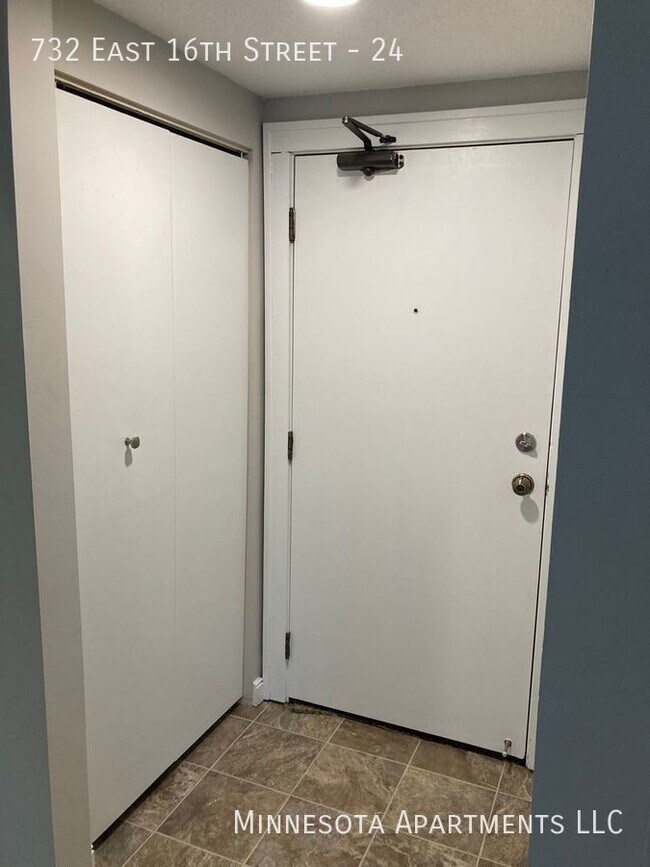Building Photo - Newly Renovated 1 Bedroom!