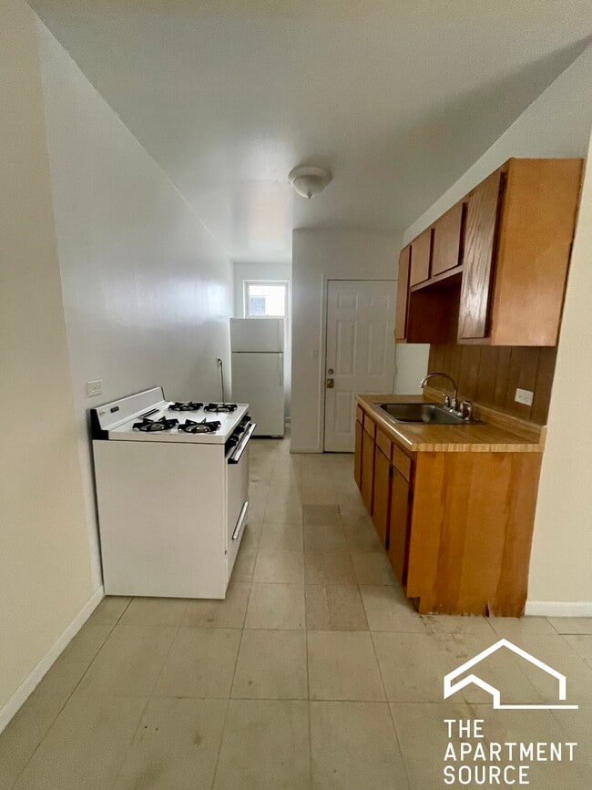 Foto del edificio - 5011 W Cermak Rd