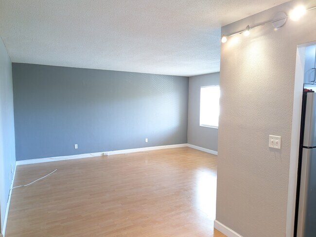 Sala de estar - 3061 NE 49th St