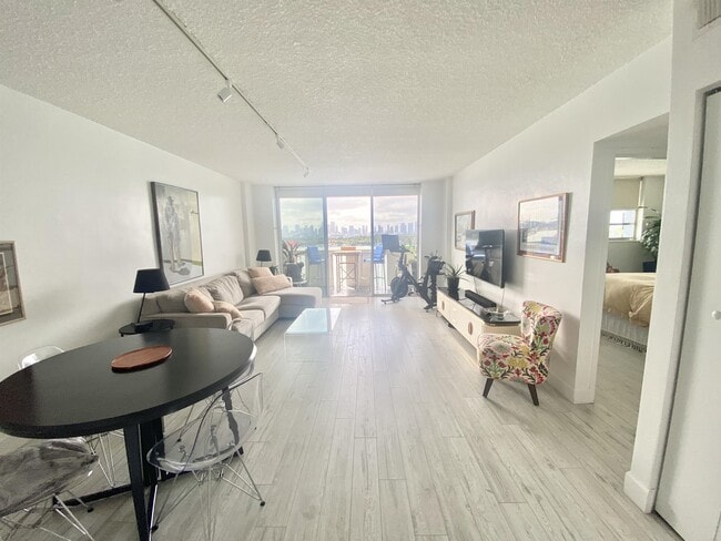 Photo - 800 West Ave Townhome