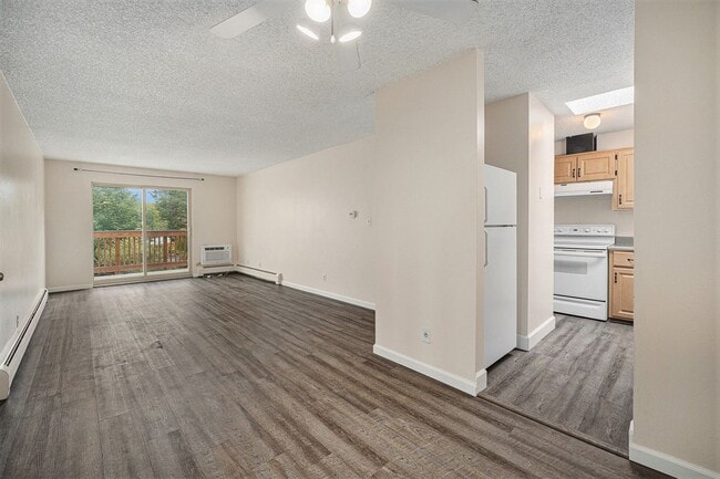 Building Photo - Beautifully Updated Condo In Desirable South East Denver Neighborhood