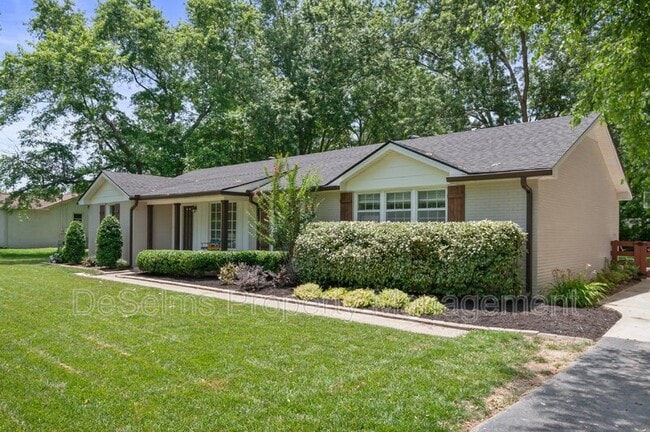 Photo - 819 Chrisman Dr House