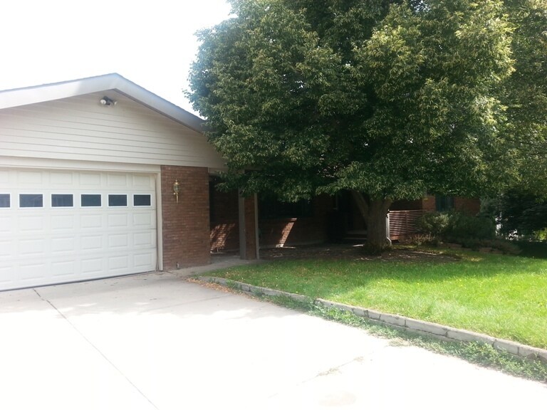 Foto principal - 750 Country Club Rd