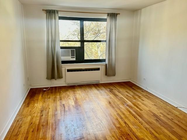 Foto del edificio - 1 bedroom in OAKLAND GARDENS NY 11364