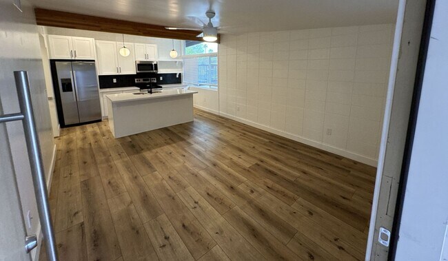 Foto del edificio - 6626 E Cheery Lynn Rd