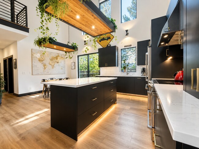 Foto del edificio - LUXURY CUSTOM HOME IN RIVER WEST!! DON'T MISS THIS ONE!