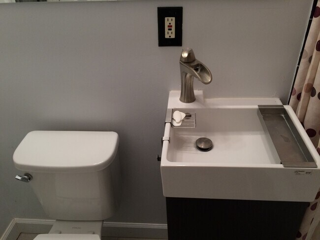 Spacious Bathroom - 701 Brandywine St SE