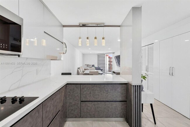 Foto del edificio - 1750 W 46th St