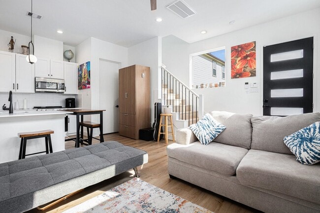 Building Photo - 203 Danna Ln