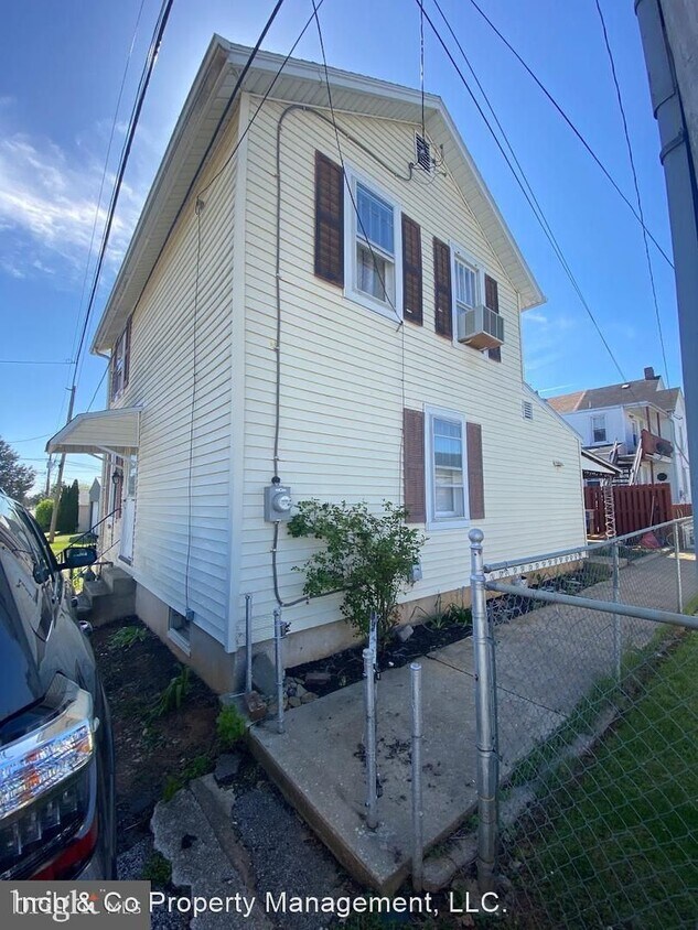 Primary Photo - 3 br, 1 bath House - 1745 Filbert St - Rea...