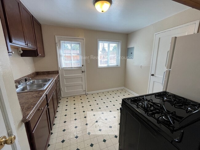 Building Photo - 407 Glen View Ct