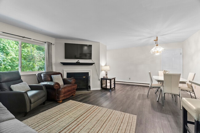 Building Photo - 8 Rose Ln