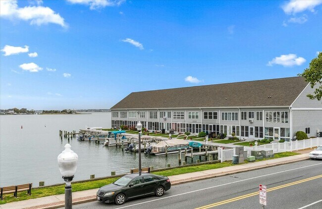 Foto del edificio - 322 Bayshore Dr