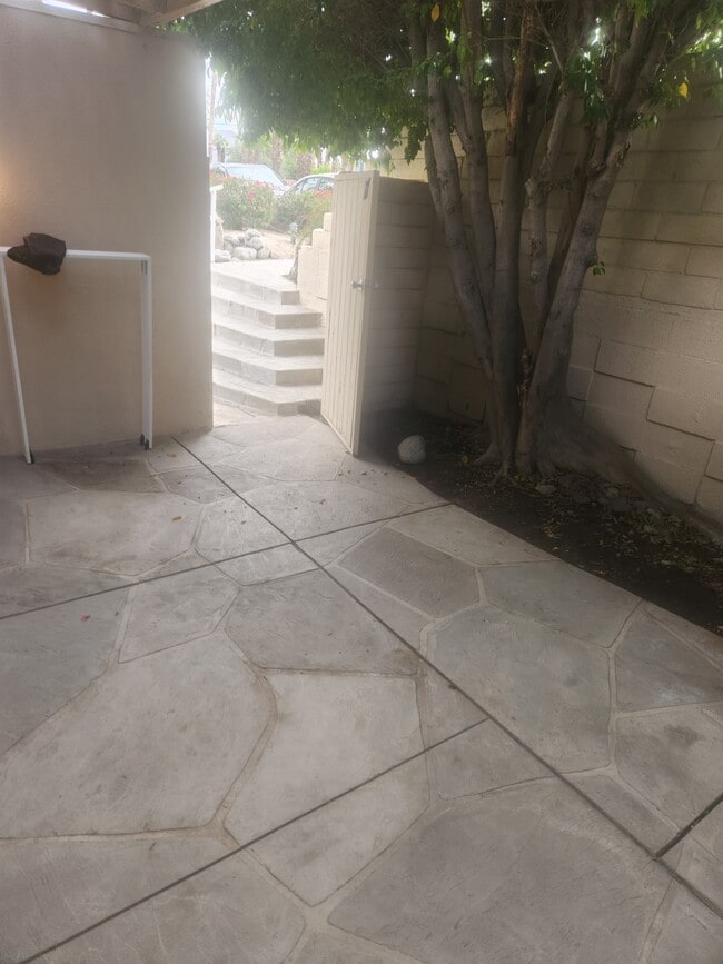 Foto del edificio - The Pines Apartments