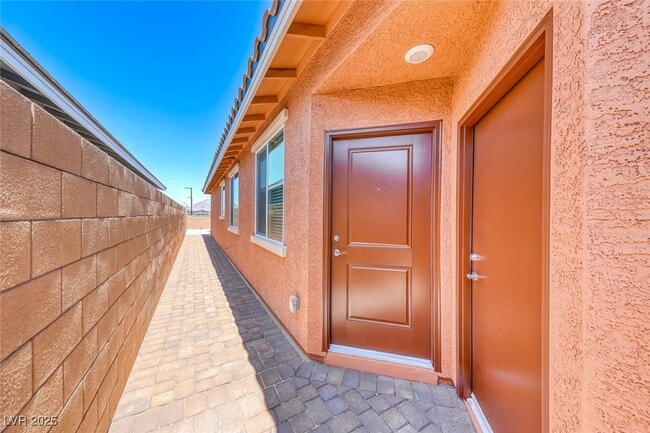 Building Photo - 510 Copper Falcon Ave