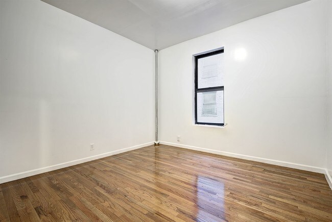 Building Photo - 516 W 174th St