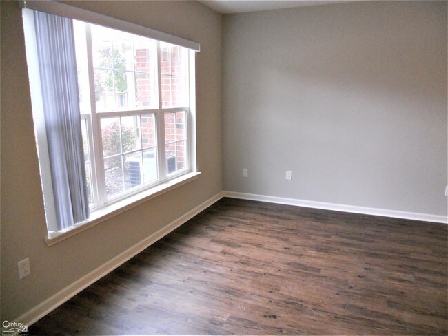 Foto del edificio - 49144 E Woods Dr