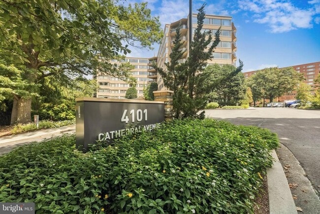 Foto del edificio - 4101 Cathedral Ave NW