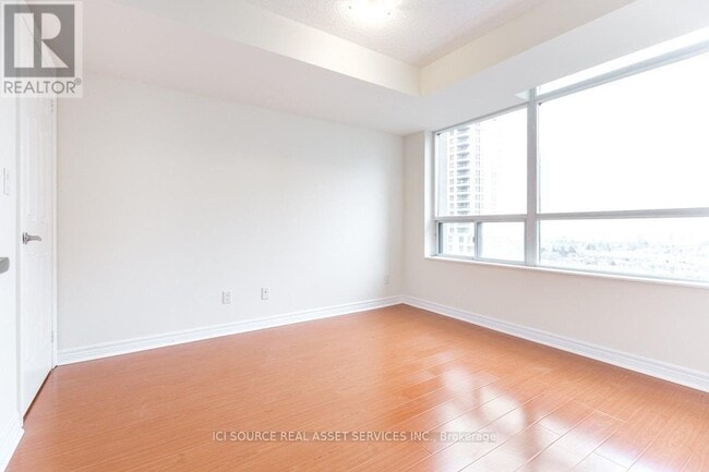Building Photo - 310 Burnhamthorpe Rd W