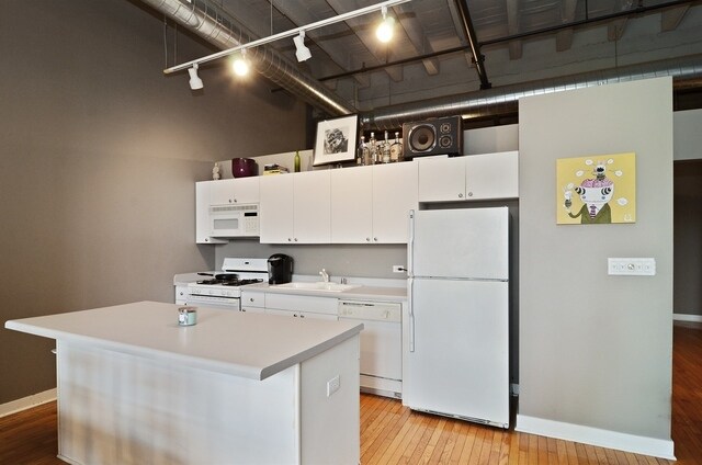 Foto del edificio - 1601 W School St