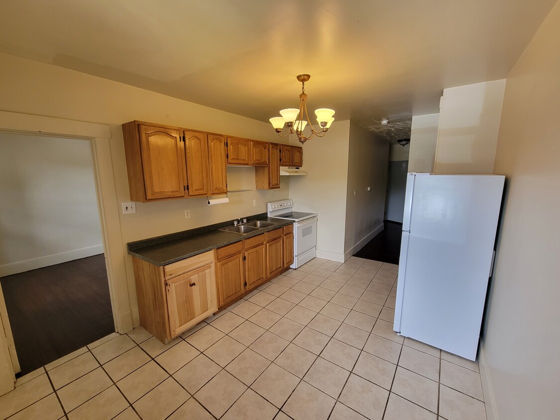 323 Maplewood Ave Unit 1, Ambridge, PA 15003 Apartments in Ambridge