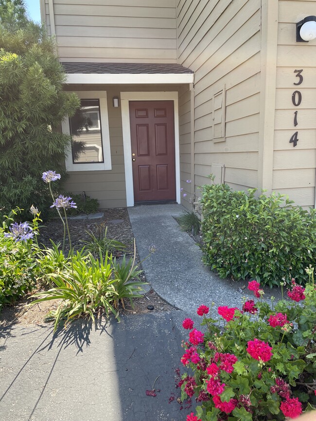 Building Photo - 3014 Baronian Ct