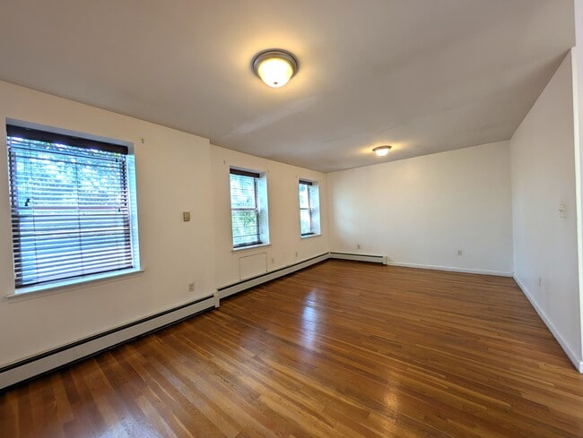 Building Photo - 755 Essex St