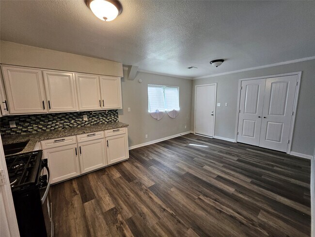 Foto del edificio - 3409 Nathaniel Brown St