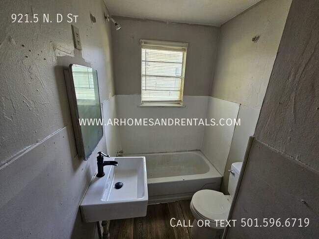 Building Photo - 921.5 D St