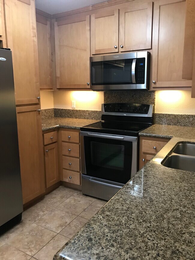 Granite - 2968 Moorpark Ave