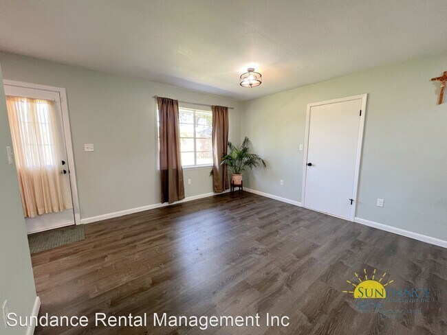 Building Photo - 3 br, 2 bath House - 69 Berwick Circle