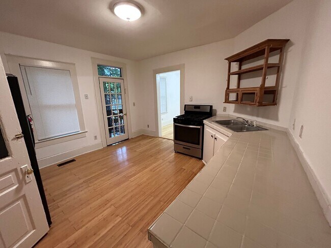 Foto del edificio - 225-225 Sampson St NE