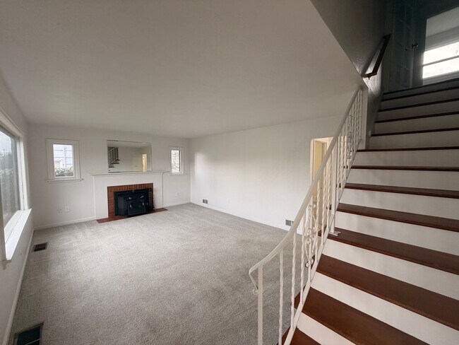 Foto del edificio - Quiet and Cozy 3 BD, 2 BA W/ 2 Car Garage in Tacoma!