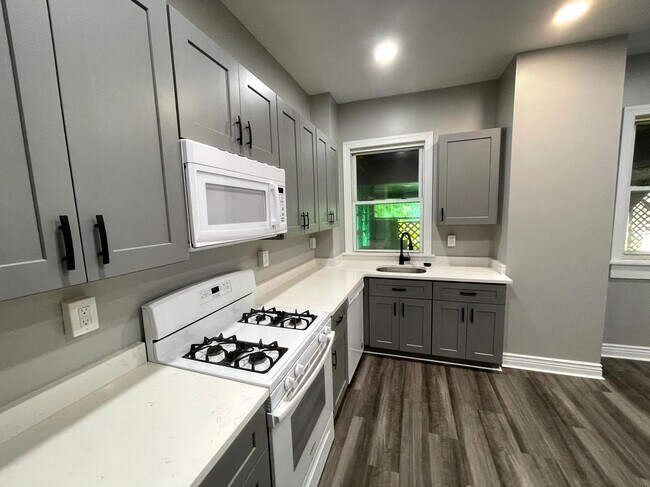 Foto del edificio - 3 bed 1 bath - Newly updated, South Oakland, dishwasher, washer/dryer included