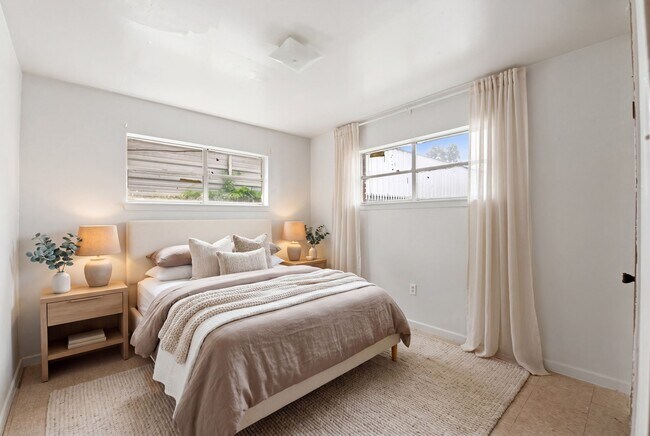 Foto del edificio - 3406 E Lockwood Dr