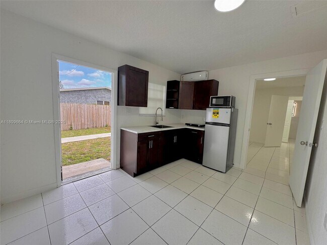 Foto del edificio - 15741 NW 40th Ct