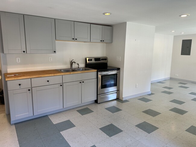 Building Photo - 1436 VT-30