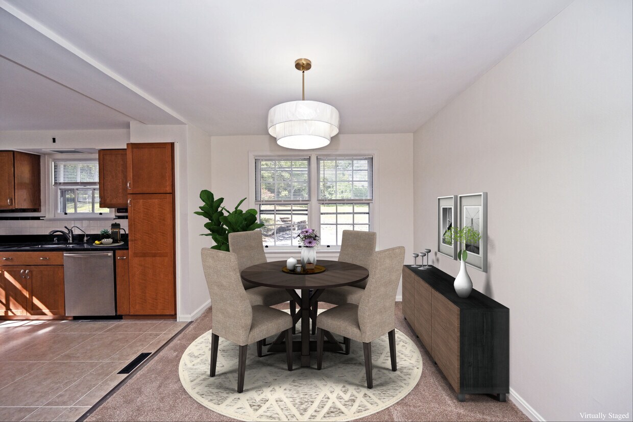 Foto principal - 5698 Euclid Rd